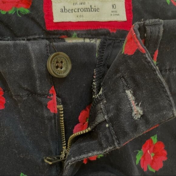 Abercrombie blue floral short shorts - Picture 5 of 8